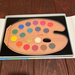 Brand New, Never Used. Paint Glamlite Palette.